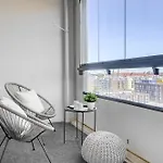 Modern And Stylish 1br With Balcony By Nordic Collection Apartment *