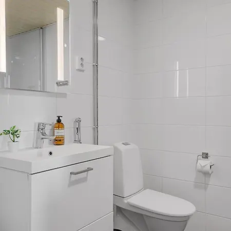 Modern And Stylish 1br With Balcony And View Lägenhet