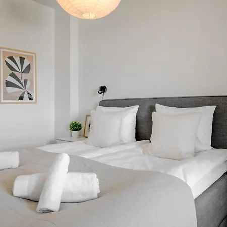 Modern And Stylish 1br With Balcony By Nordic Collection * هلسنكي