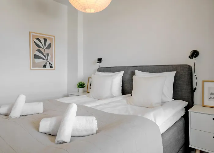 Modern And Stylish 1br With Balcony By Nordic Collection * הלסינקי