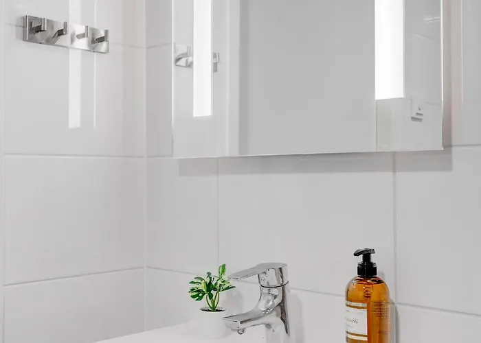 Modern And Stylish 1br With Balcony By Nordic Collection شقة هلسنكي