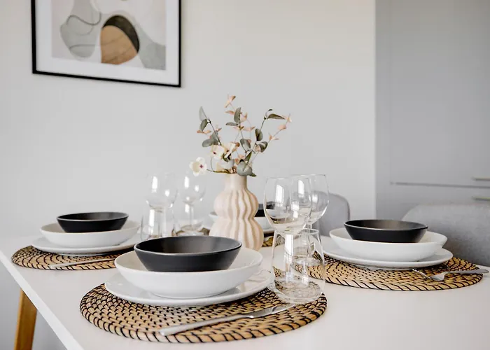 Modern And Stylish 1br With Balcony By Nordic Collection شقة