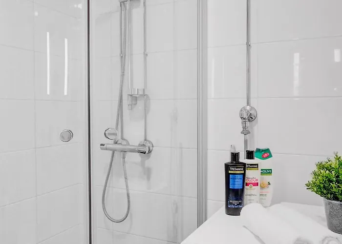 Modern And Stylish 1br With Balcony By Nordic Collection شقة هلسنكي